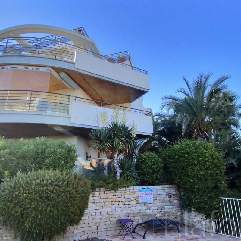 appartement avec terrasse et jardin privatif proche des commerces saint raphael