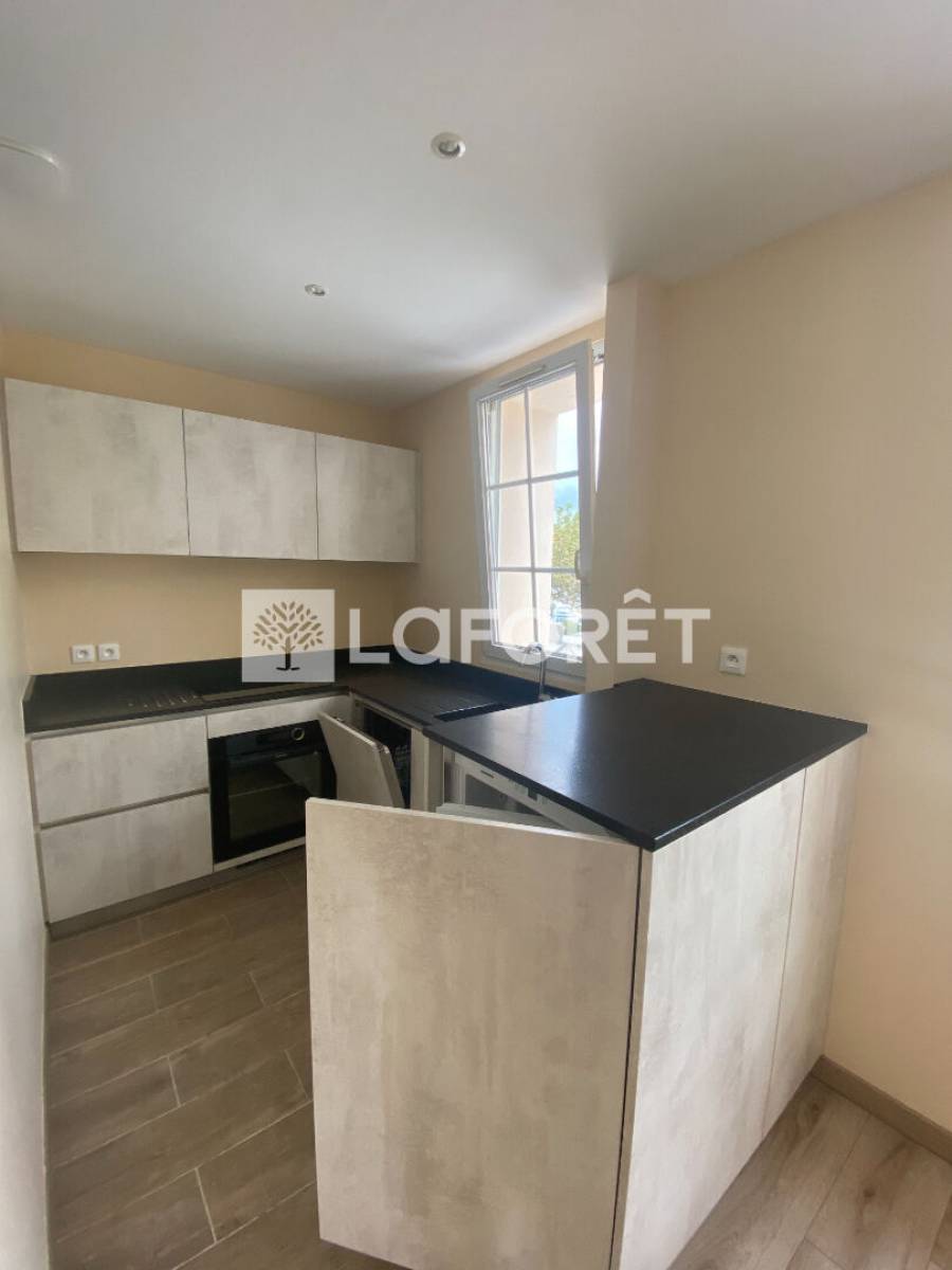 LOUE - RARE - Charmant appartement de 2 pièces vue sur la mer dans le secteur de Saint-Raphaël 83700 VAR  