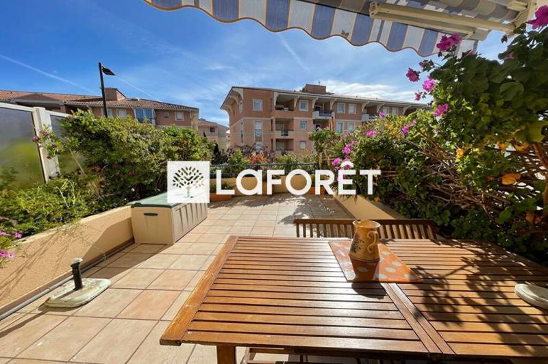 studio sur port fréjus dans une résidence standing avec grande terrasse