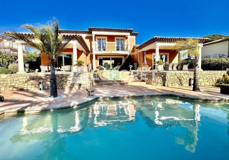 villa de standing piscine a vendre st raphael